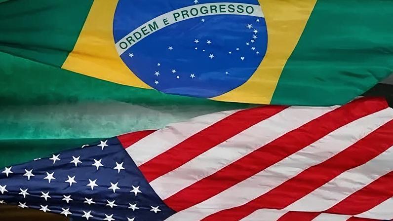 Bandeiras do Brasil e dos Estados Unidos