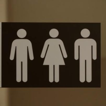 Conselheira escolar demitida por recusar ideologia trans será indenizada