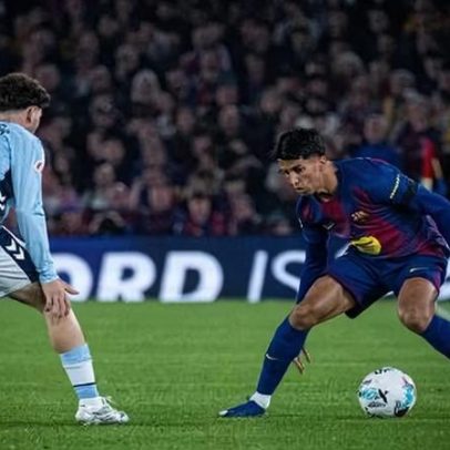 Torcedor passa mal e jogo do Barcelona fica paralisado por 15 minutos
