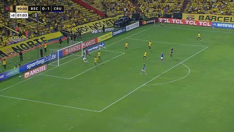 Chico da Costa perde gol incrível pelo Cruzeiro — Foto: Reprodução