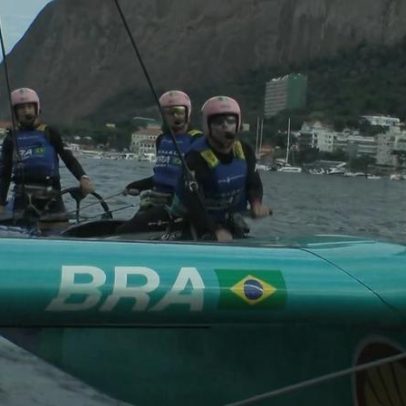 Barco brasileiro sofre pane elétrica em SailGP Rio e termina 1º dia em 10º