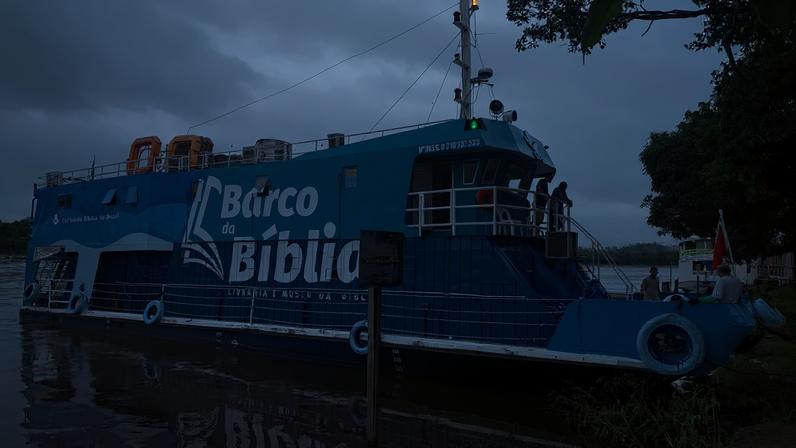 Barco bíblico marca início de viagem pela Amazônia