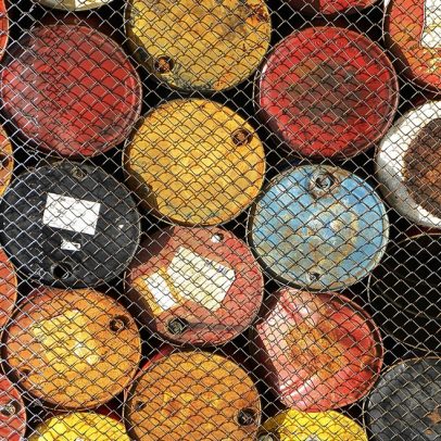 Petróleo fecha em forte alta ante incertezas em negociações EUA e Irã