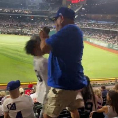 Torcedores entram em briga durante jogo entre Yankees e Rangers, vídeo mostra