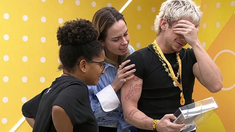 Juliano Floss se emociona ao ver foto de Marina Sena no BBB 26