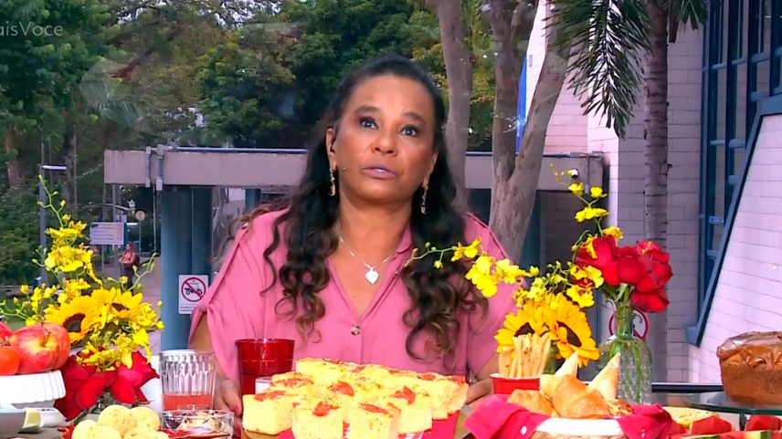 Solange Couto engasga após quase cometer gafe ao vivo no Mais Você