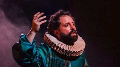 Ator Gregório Duvivier, na peça “O Céu da Língua”