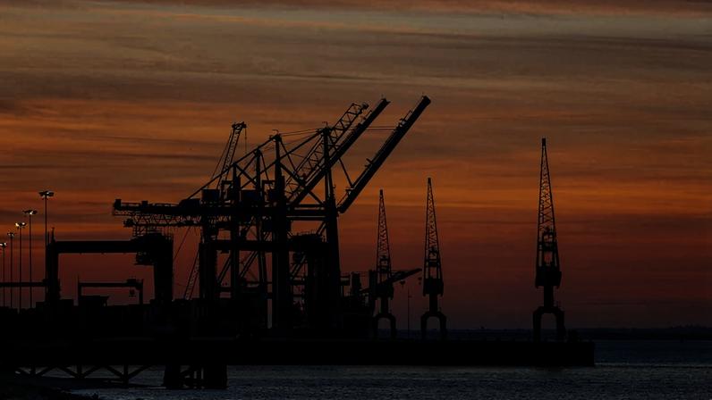 Plataformas offshore: equipamentos que operam há décadas na costa brasileira chegam ao fim da vida útil sem destino definido. (Wirestock/Freepik)