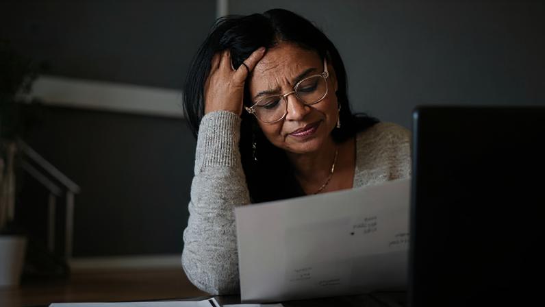 Mais de 80% das famílias brasileiras estão endividadas e quase 82 milhões de pessoas estão inadimplentes, um recorde histórico que atormenta o governo em ano de eleição