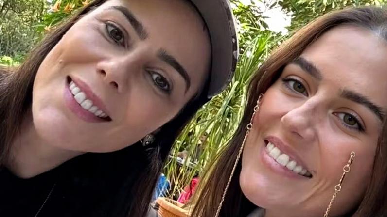 Deborah Secco celebra aniversário de irmã discreta: 'Minha maior defensora' — Foto: Reprodução/Instagram
