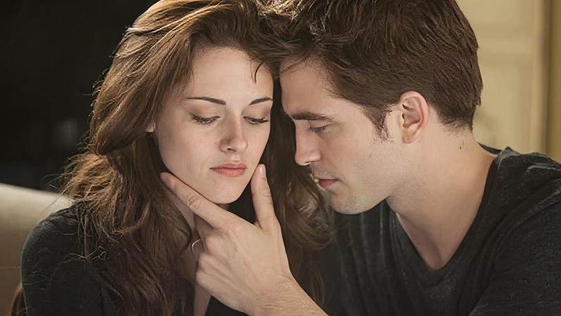 Robert Pattinson relata desconforto em cena de Crepúsculo