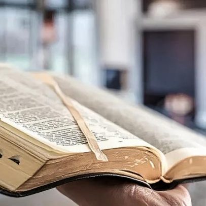 Leitura bíblica cai nos EUA, mas interesse aumenta, aponta estudo