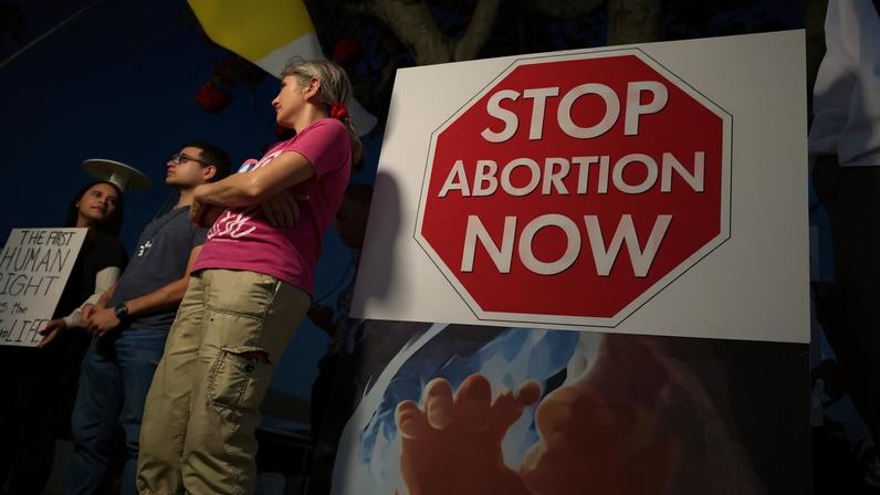 Relatório do Departamento de Justiça dos EUA aponta que governo de Joe Biden perseguiu ativistas pró-vida nos EUA. (Foto: CRISTOBAL HERRERA-ULASHKEVICH/EFE/EPA)