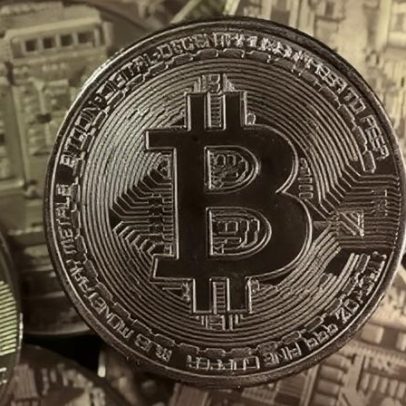 Bitcoin avança enquanto EUA e Irã aguardam negociações
