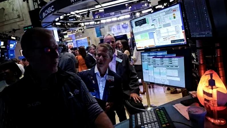 Operadores na bolsa de Nova York em 30 de julho de 2025