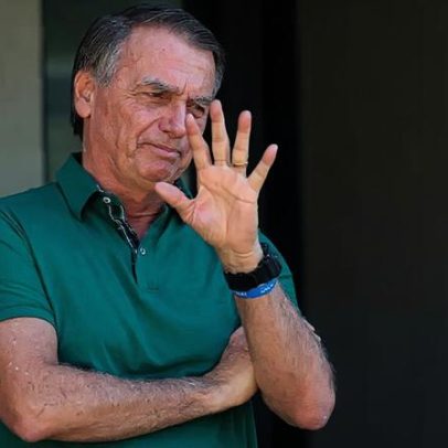 Bolsonaro passa por cirurgia no ombro e permanece internado em Brasília
