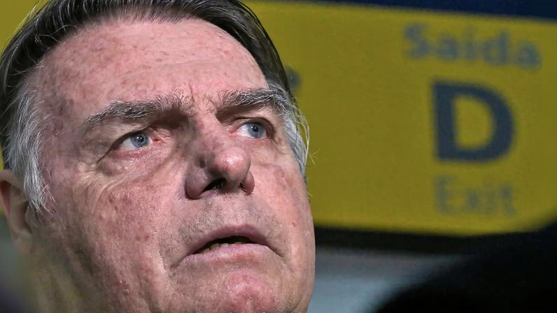 Defesa diz que saúde de Bolsonaro "é delicada" diante do risco de mal súbito e demanda auxílio irrestrito e constante. (Foto: Tânia Rêgo/Agência Brasil)