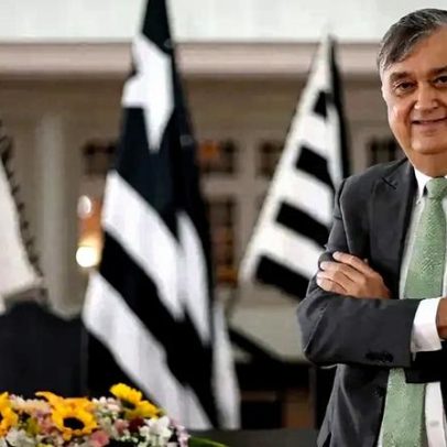 Justiça tira poderes da Eagle e mantém Durcesio no comando do Botafogo