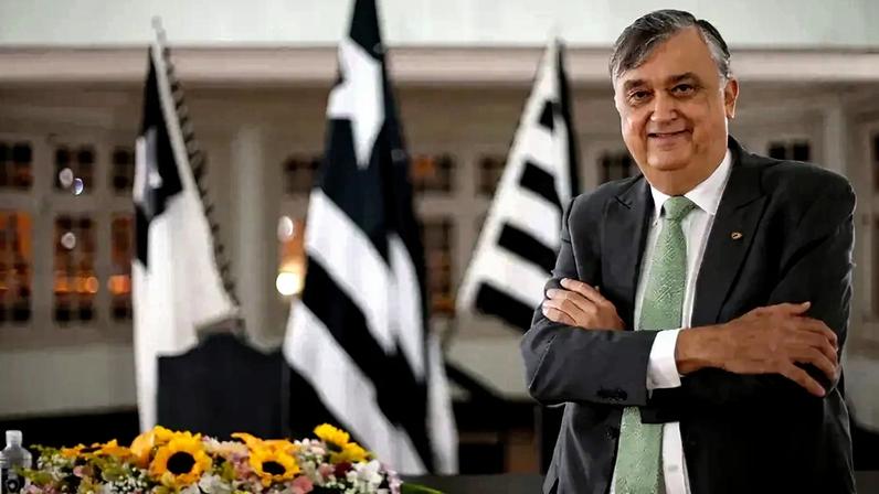 Durcesio Mello segue no comando do Botafogo (Foto: Divulgação)