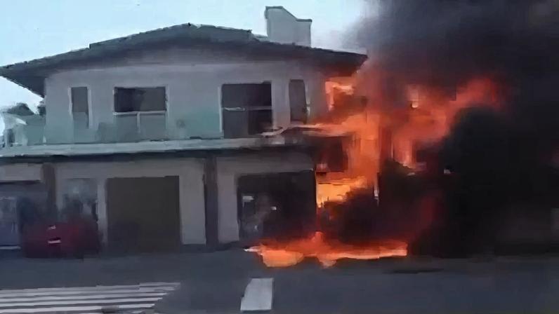 Avião caiu em área movimentada de Capão da Canoa