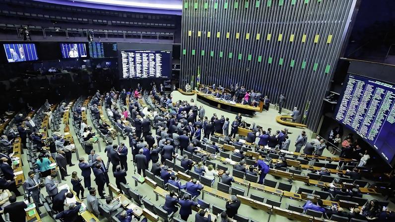 Por 464 a 16 votos, plenário da Câmara aprovou em primeiro turno repasse mínimo de receita para assistência social