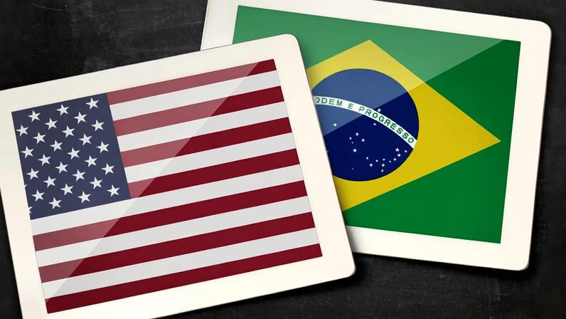Dois cartões com as bandeiras de Estados Unidos e Brasil, lado a lado - Metrópoles
