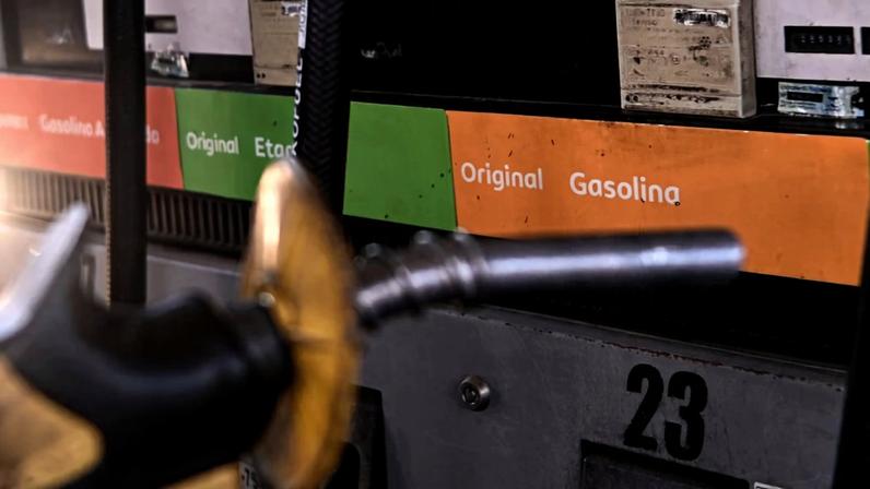 Preço da gasolina tem pequeno recuo