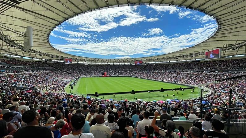 Evento da Universal lota estádios e milhares acompanham por telões