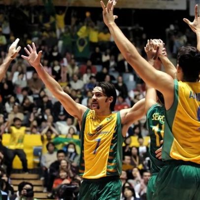 Brasil vence final do Mundial de 2006 por 3 a 0, liderado por Bernardinho