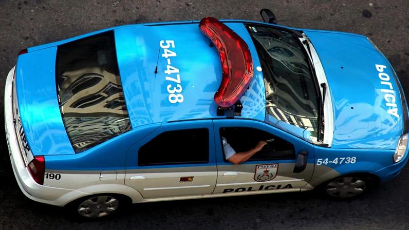 Policiais atiraram após veículo supostamente tentar escapar de abordagem