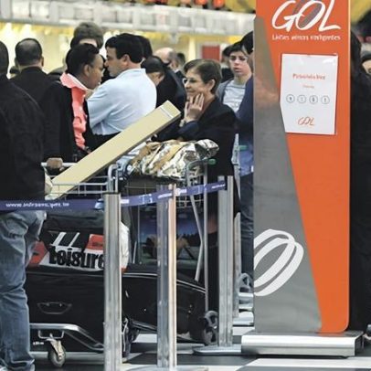 Empresas dizem apoiar passageiros afetados por caos aéreo desta quinta