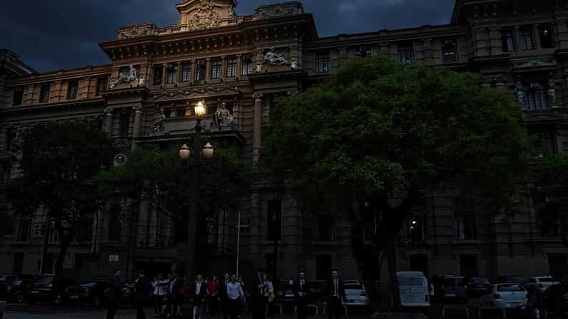 Decisão impede que parlamentar entre sem autorização em unidades hospitalares