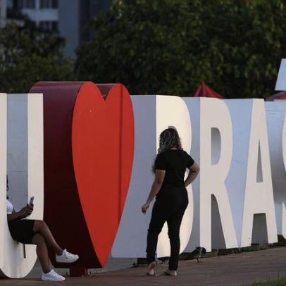 Brasília celebra 66 anos da área central com pôr do sol