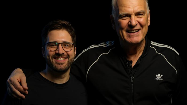 Bruno Schmidt, do vôlei de praia, posa ao lado do tio, Oscar Schmidt, do basquete