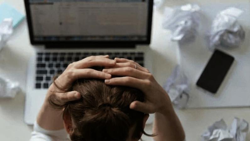 Número de casos de burnout crescem e exigem atenção aos sinais no trabalho | Reprodução/Freepik