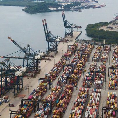 Porto de Santos prioriza desembarque de caminhões com gasolina