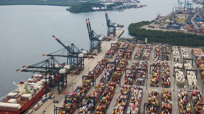 O Porto de Santos responde por quase 30% da balança comercial do país. Importação, exportação, balança comercial, porto, navio, container, comércio exterior - Foto: Divulgação/Porto de Santos