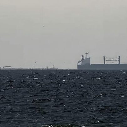 Irã diz Estreito de Hormuz está aberto, mas poucos navios em movimento