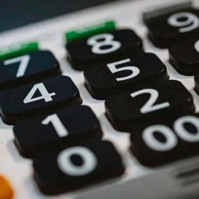Juros futuros recuam modestamente com queda do petróleo no exterior