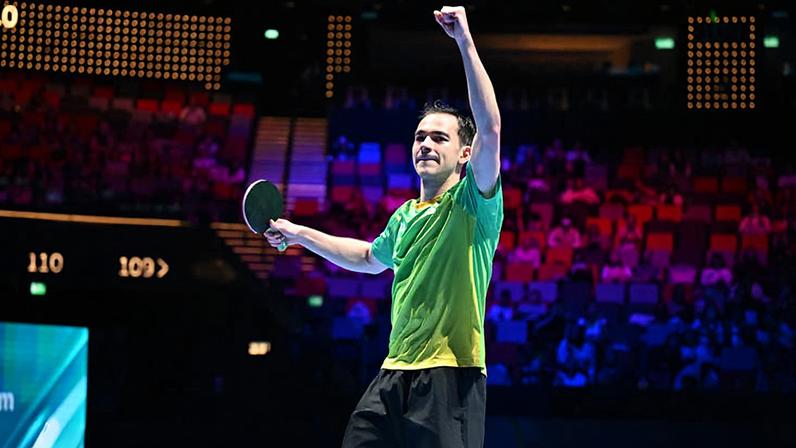 Calderano vence francês e fica a 2 vitórias do bi da Copa do Mundo