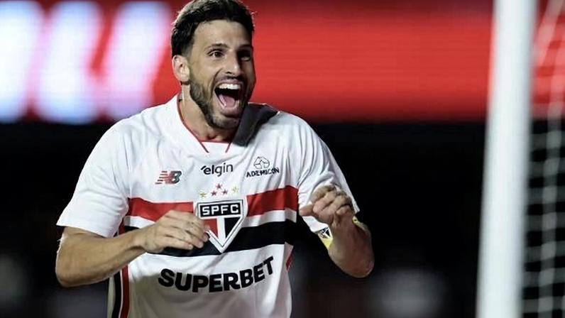 Jonathan Calleri comemora gol pelo São Paulo