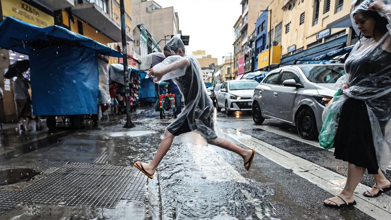 São Paulo (SP), 18/02/2025 - Calor de 35ºC e chuva forte a tarde no centro de São Paulo. Foto: Paulo Pinto/Agência Brasil