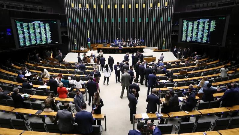 Projeto segue para o Senado e prevê permitir acesso total da ANP a dados da venda de combustíveis. (Foto: Vinícius Loures/Câmara dos Deputados)