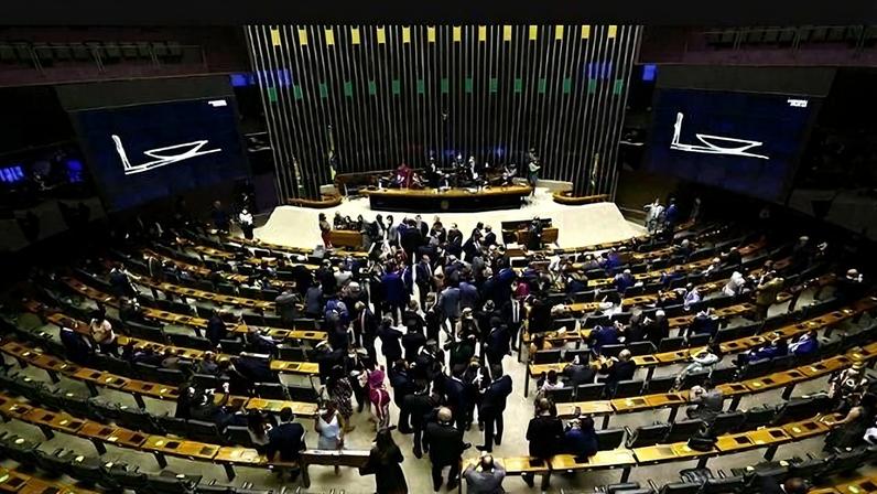 Câmara aprova PEC que destina 1% da receita à assistência social