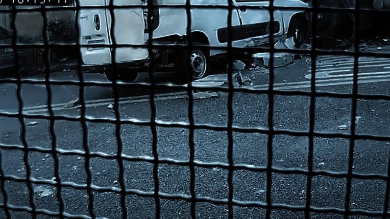 Câmera registra colisão entre caminhão e carro que deixou um morto e quatro feridos em SP