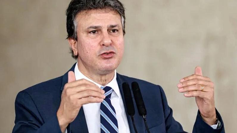 Lula oficializa saída de Camilo Santana do MEC