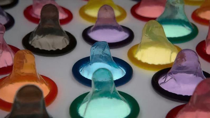 Camisinhas coloridas: sexo seguro evita doenças