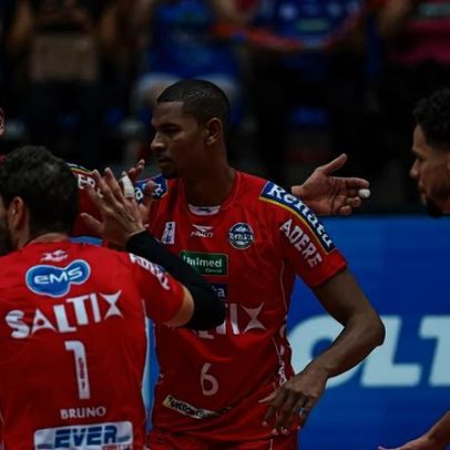 Campinas vence Praia Clube e lidera a semifinal da Superliga
