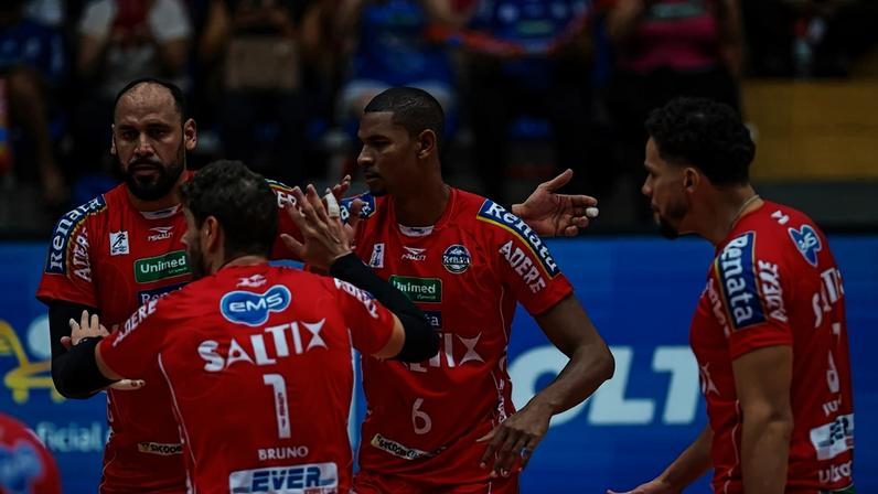 Campinas vence Praia Clube e sai na frente na semifinal da Superliga (Foto: Pedro Teixeira/ Vôlei Renata)