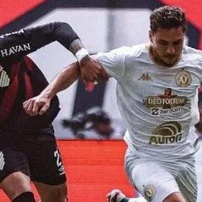 Athletico-PR vence Chapecoense e aproxima-se do G4 do Brasileirão